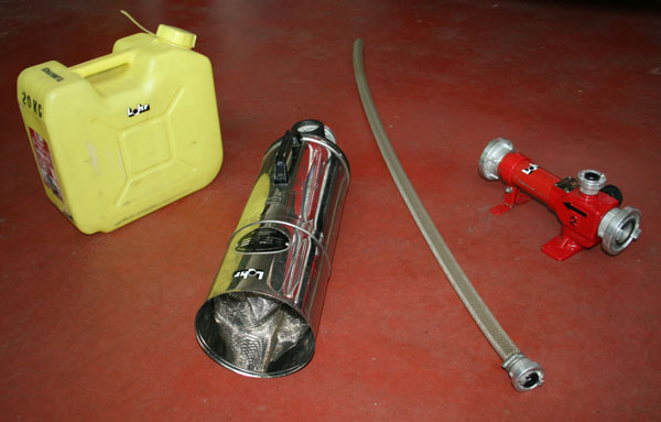 Kanister mit Schaummittel, Schaumrohr, Saugschlauch für Schaummittel, Zumischer