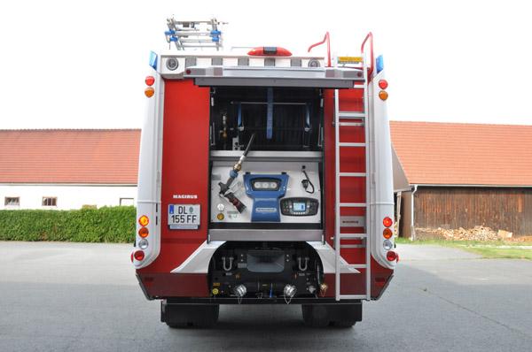 RLFA 2000 - Heckseite mit geöffneten Türen