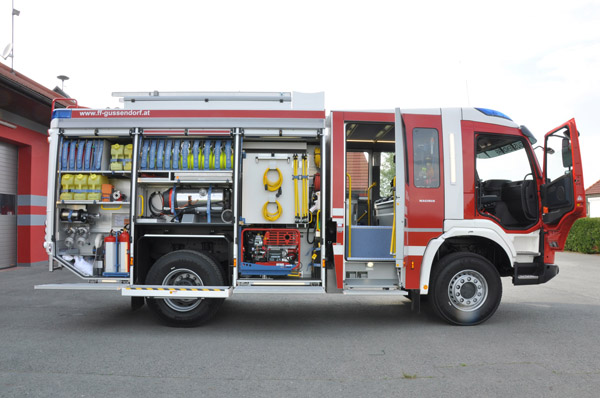 RLFA 2000 - Beifahrerseite mit geöffneten Türen